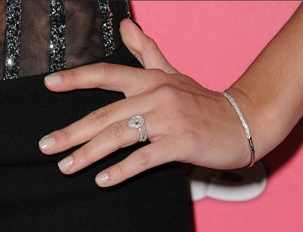 How to Choose a Wedding Band for a Pear Engagement Ring