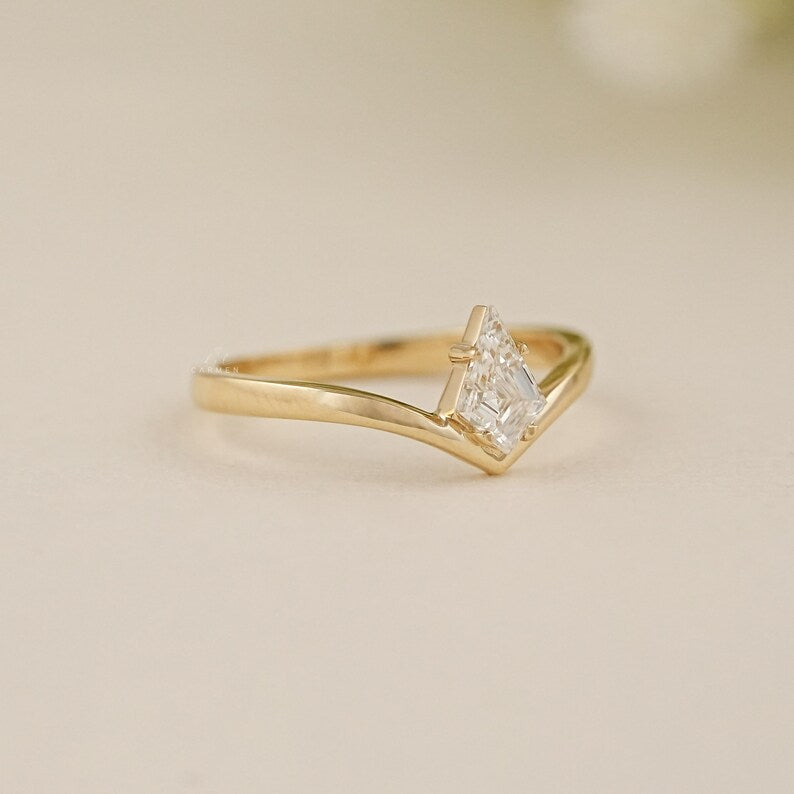 Kite V Band Ring
