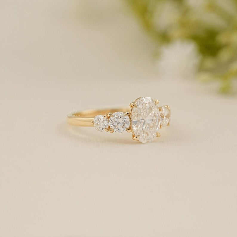 Oval Claw Set Ring