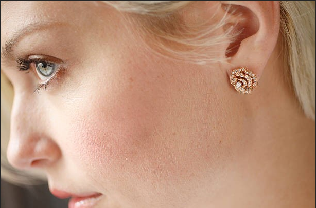 Diamond Stud Earrings vs. Drop Earrings: Which Style Works Best for Weddings and Everyday Wear?