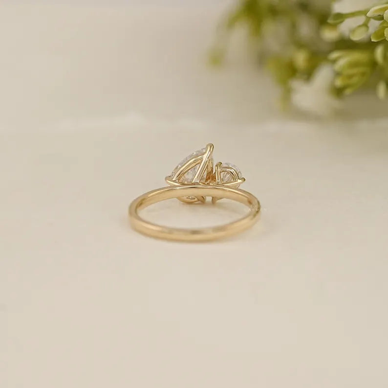 Pear Toi et Moi Ring