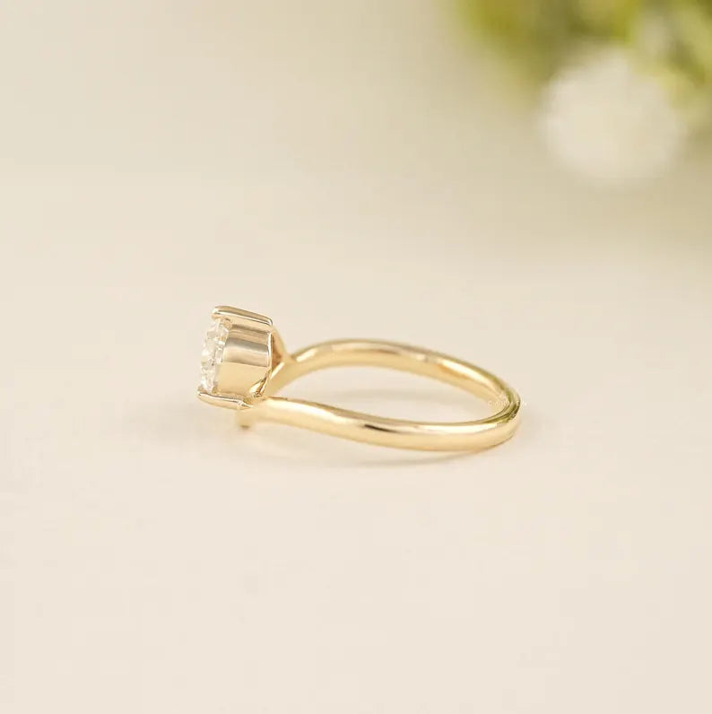 Pear Curved Solitaire Ring