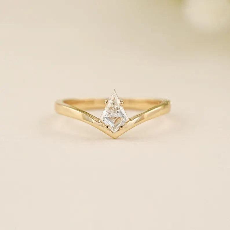 Kite V Band Ring