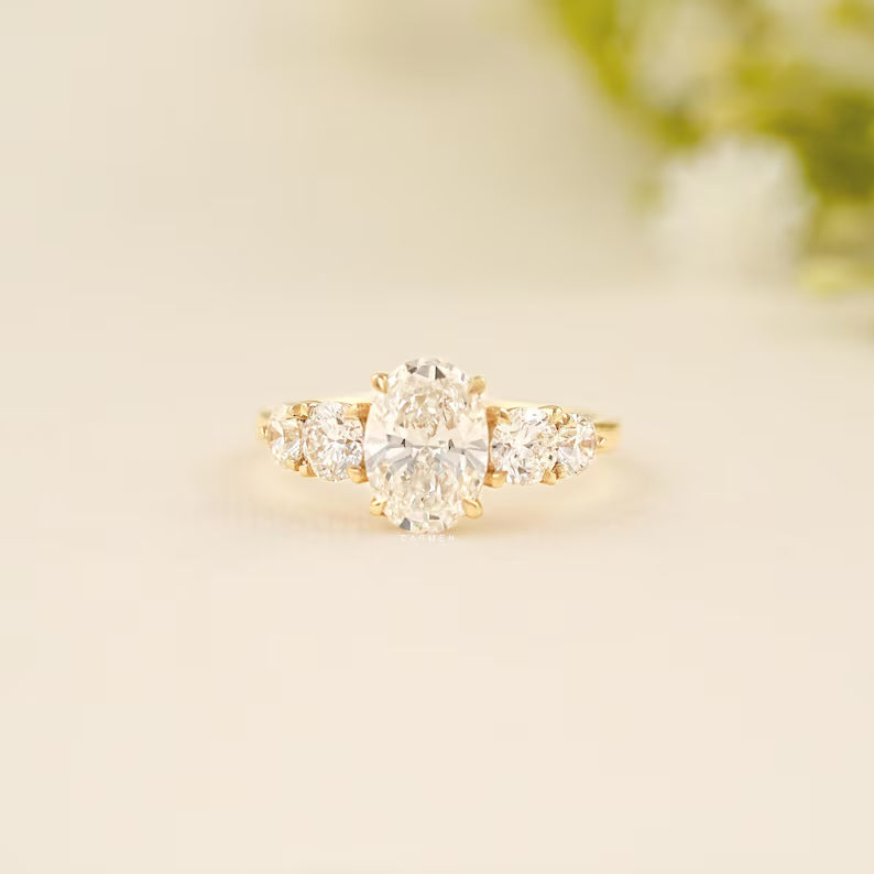 Oval Claw Set Ring