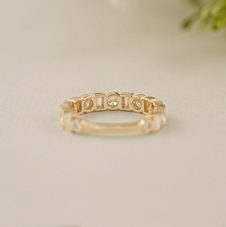 Baguette Round Bezel Band