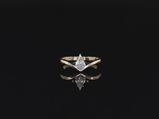Kite V Band Ring
